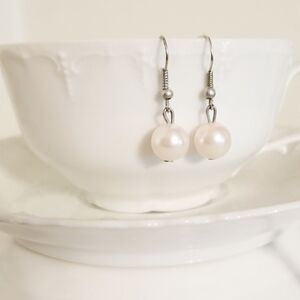 Dangling earrings 